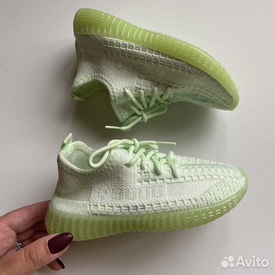 Детские кроссовки yeezy