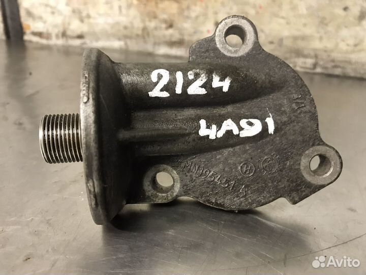 Кронштейн масл фильтра Mitsubishi colt lancer Asx