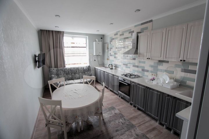 2-к. квартира, 90 м², 7/10 эт.