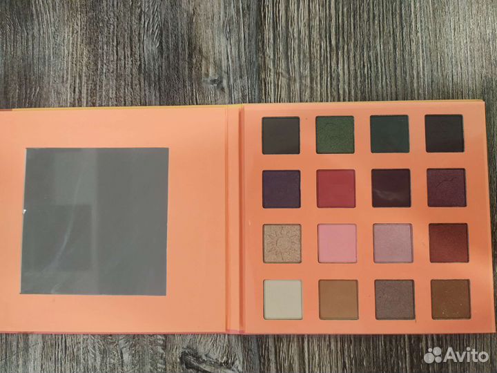 Палетка теней для глаз