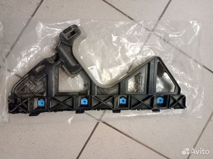 Кронштейн заднего бампера правый Optima 16