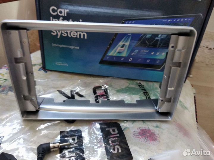 Рамка для магнитолы на Андроиде Тойота Авенсис