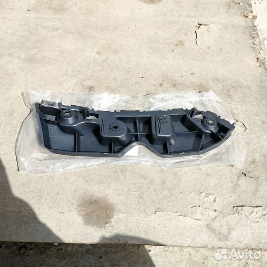 Крепление бампера правое Renault Duster 2010 - 202