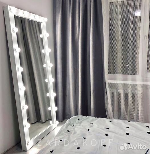 Гримерное зеркало с подсветкой