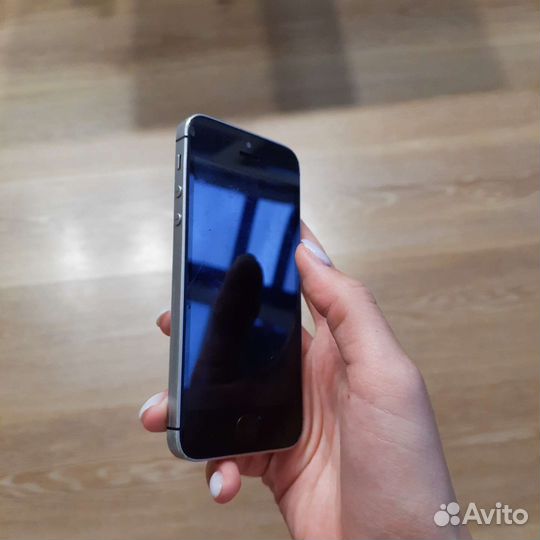 Телефон iPhone se