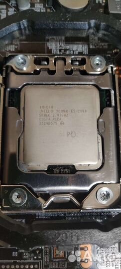 Материнская плата с процессором и памятью