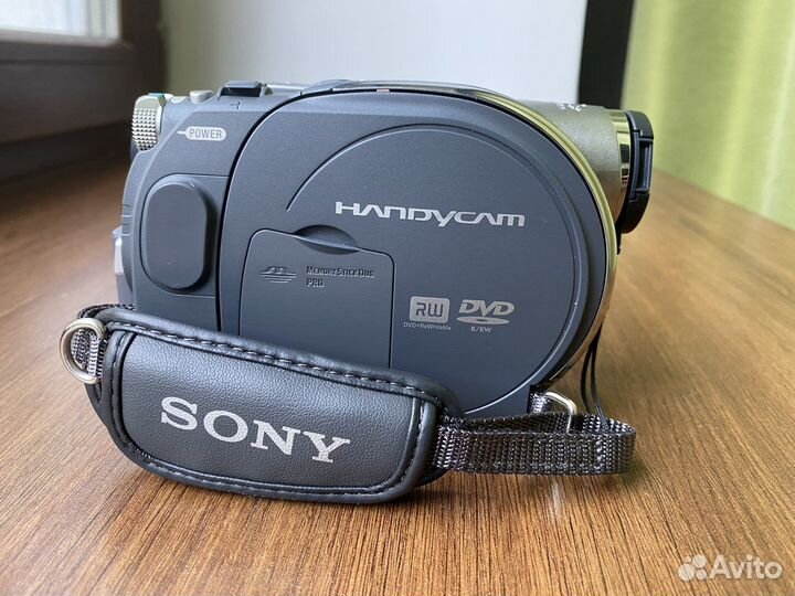 Видеокамера Sony DCR-DVD305E