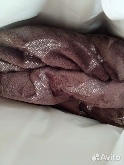 Одеяла, подушки, постельное. Пледы. Новое