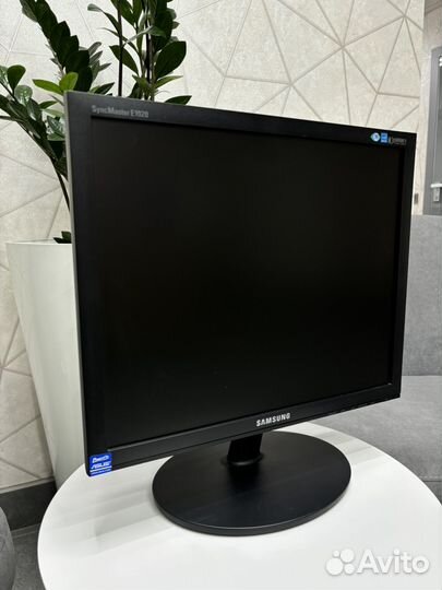 Монитор Samsung E1920NR