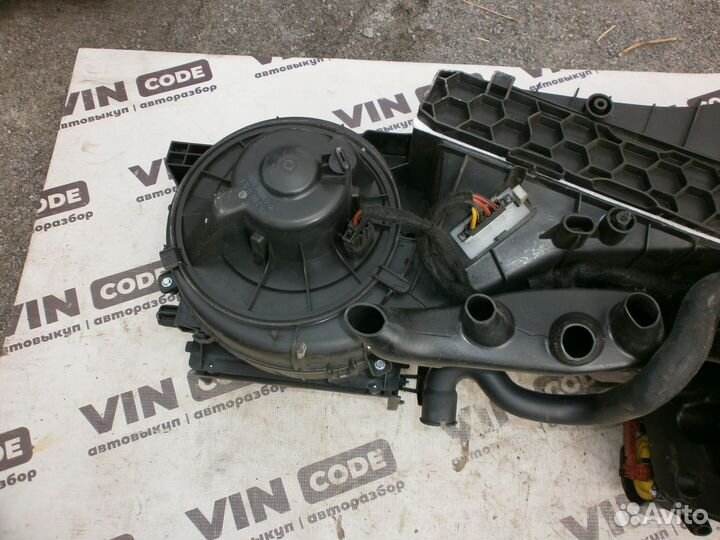 Отопитель салона в сборе Фольксваген Кадди 3