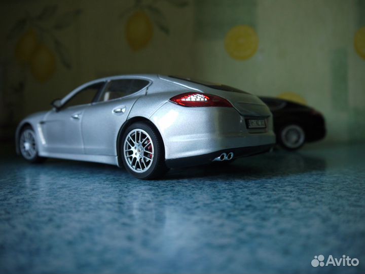 Porsche Panamera 4s silver 1/18