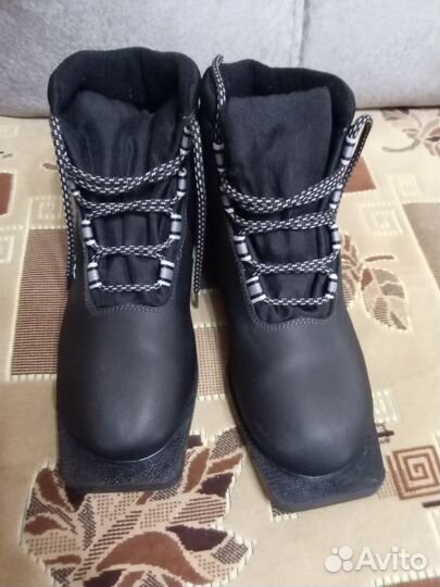 Лыжные ботинки