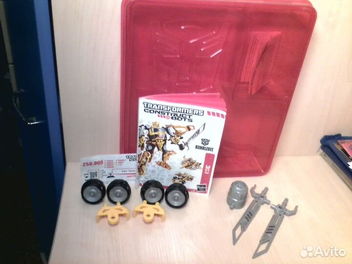Трансформер Бамбэлби из конструктора