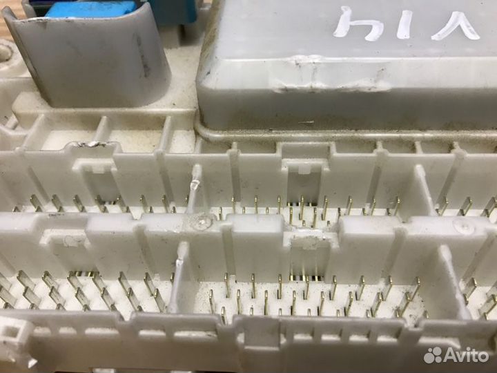 Блок предохранителей Toyota Hilux KUN25 2kdftv