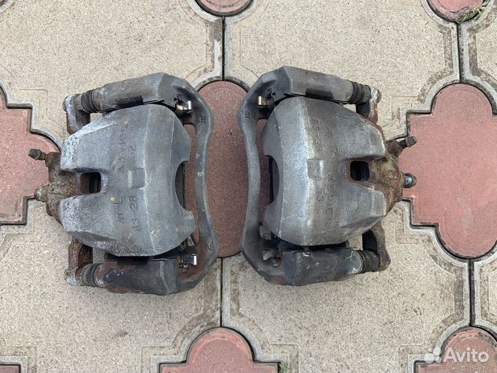 Передний тормозной суппорт Камри V40/55