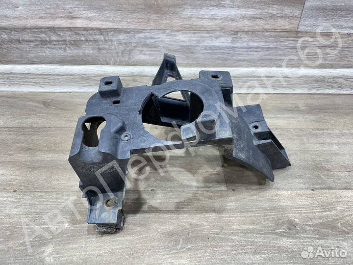 Кронштейн противотуманной фары Land Cruiser 200