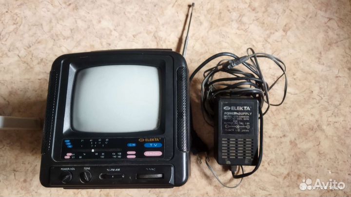 Портативный телевизор Elekta E-530 (Япония)