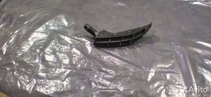 Кронштейн бампера заднего боковой Toyota Rav-4