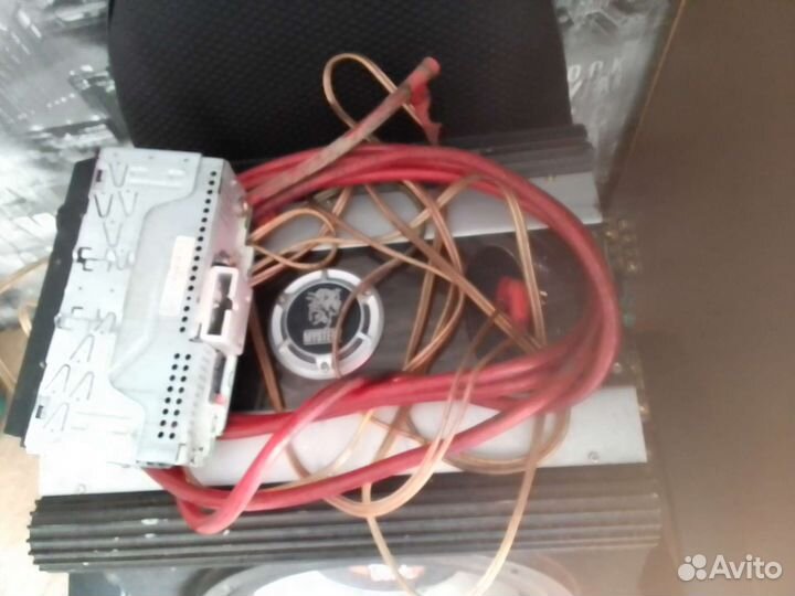 Сабвуфер и усилитель в автомобиль