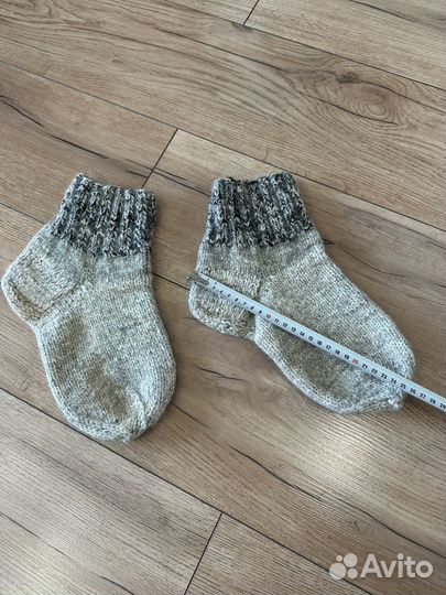 Носки и варежки ручной вязки шерстяные