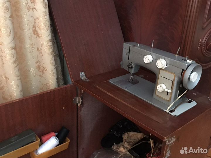 Швейная машина чайка 142м