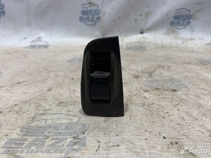 Кнопка стеклоподъемника задняя левая Toyota Vista
