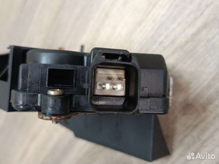 Замок двери задней правой kia Rio 2000-2005