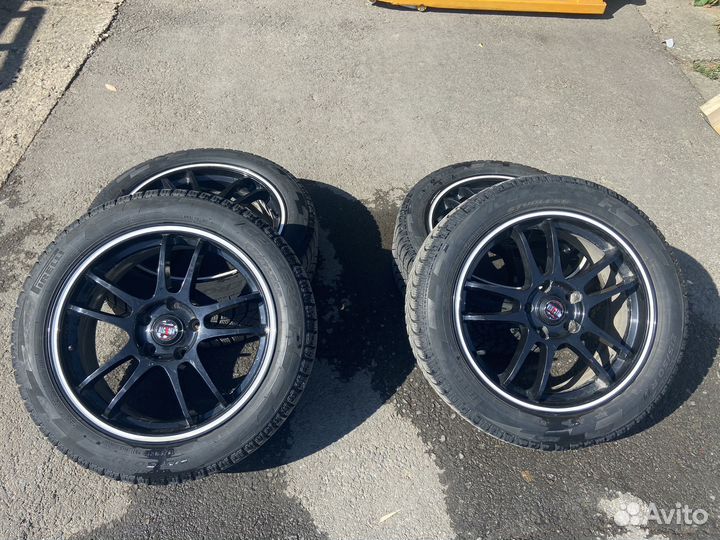 Pirelli Ice Zero FR 215/50 R17