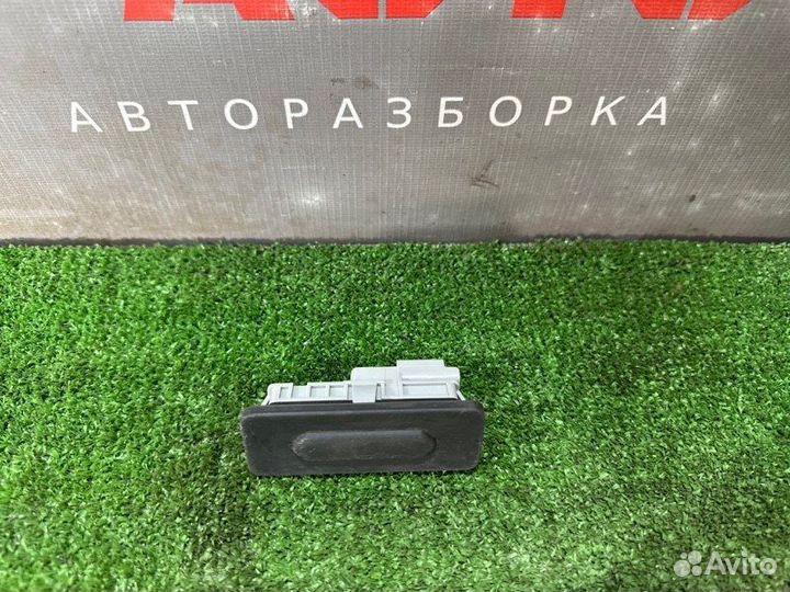 Кнопка открывания багажника LADA X-Ray Cross 1.6