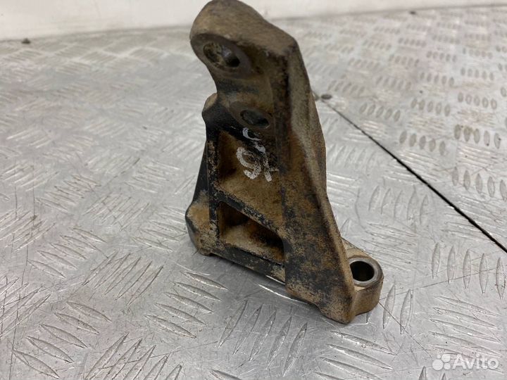 Б/У крепление раздаточной коробки (кронштейн)