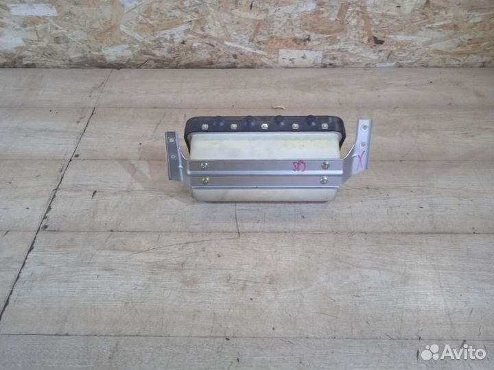 Подушка безопасности пасажира в торпедо