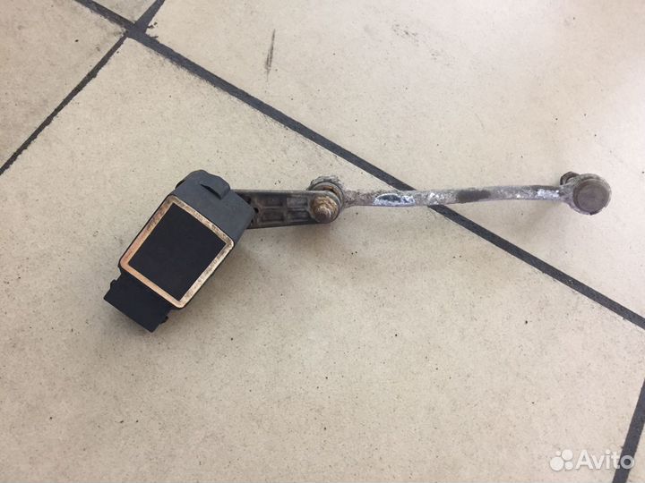 Датчик положения кузова BMW 7-Series E65 E66