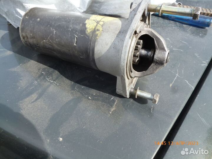 Стартер с мотора 1CD тойота авенсис 2000г