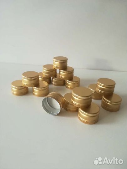 Крышка алюминиевая 28*18, золото без резьбы