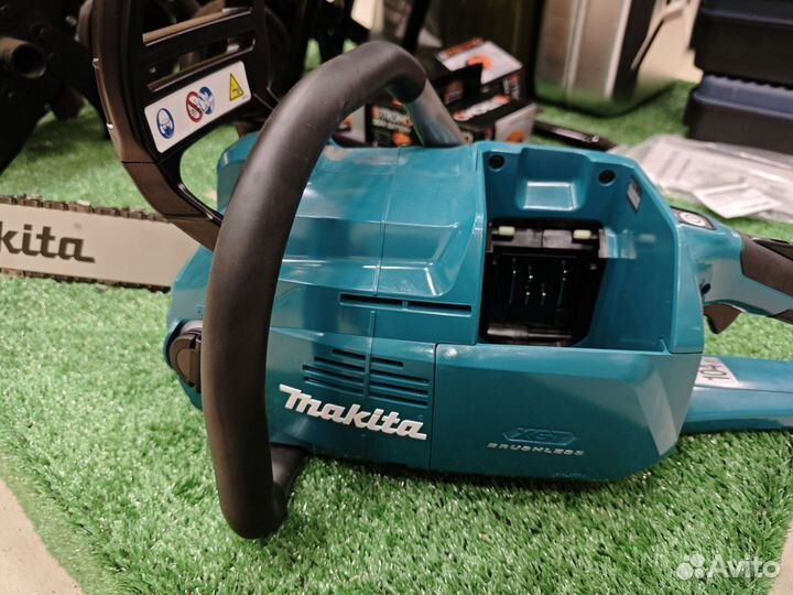 Аккумуляторная цепная пила Makita UC017G