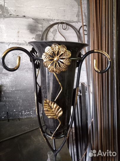 Подставка под вазу