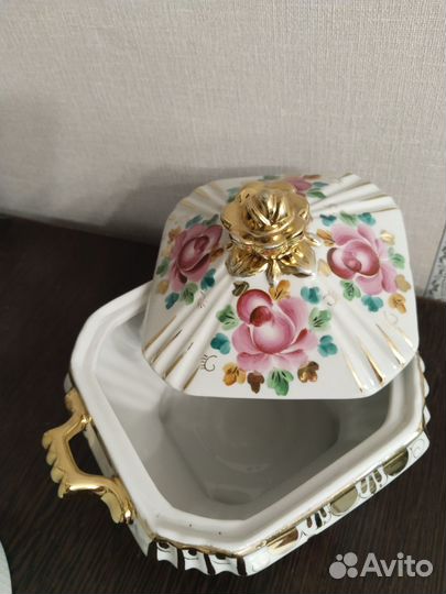 Сахарница, конфетница гжель