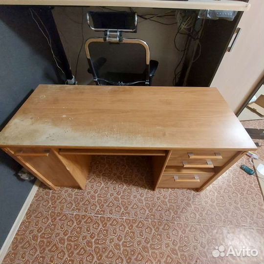 Письменный стол