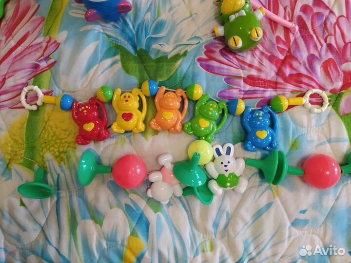 Игрушки на детскую кроватку