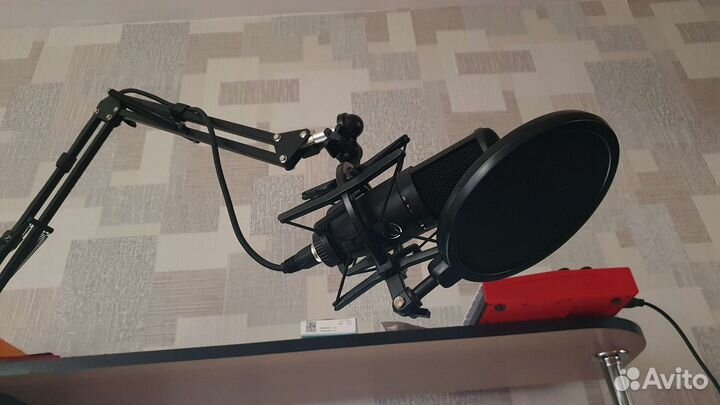 Студийный микрофон AKG p120