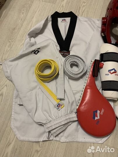 Добок для тхэквондо и амуниция WTF