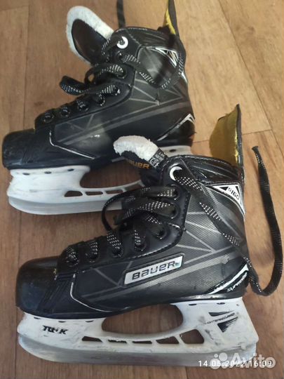 Хоккейные коньки bauer