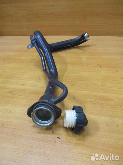 Горловина топливного бака Mitsubishi Outlander 1