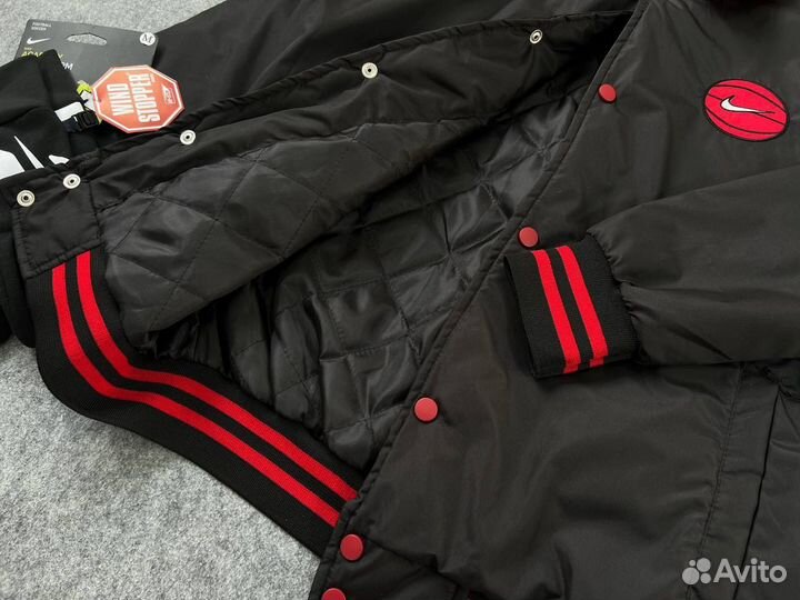 Куртка мужская nike S-M размер