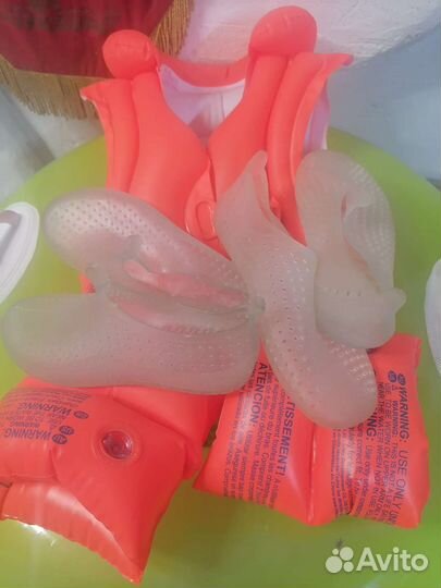 Жилет для детей, нарукавники,круг, тапочки