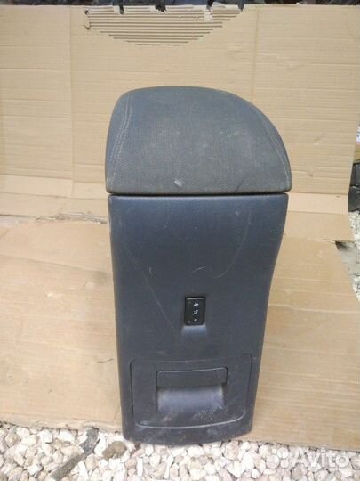 Подлокотник Renault Koleos