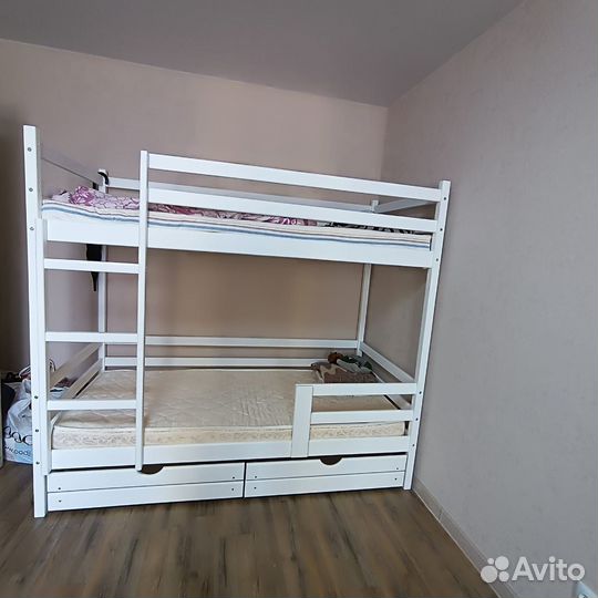 Кровать детская двухъярусная, массив сосны