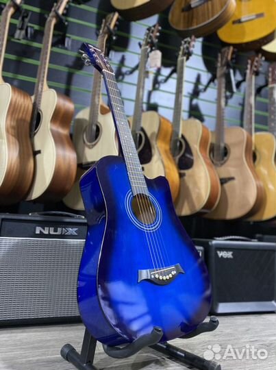 Гитара с чехлом и комплектами