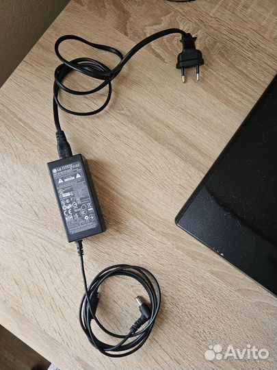 Телевизор LG 24BLB450U Black (60 см) как новый)