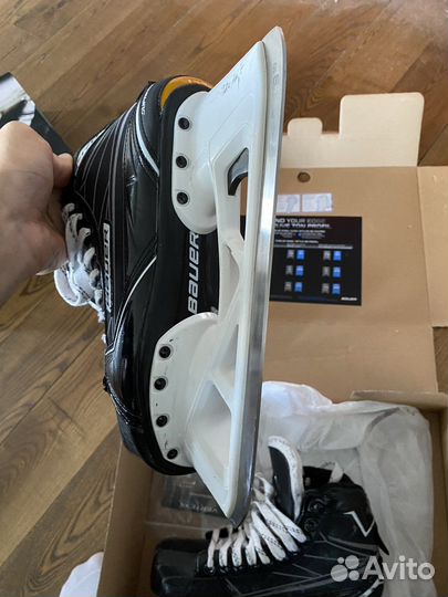 Хоккейные коньки bauer